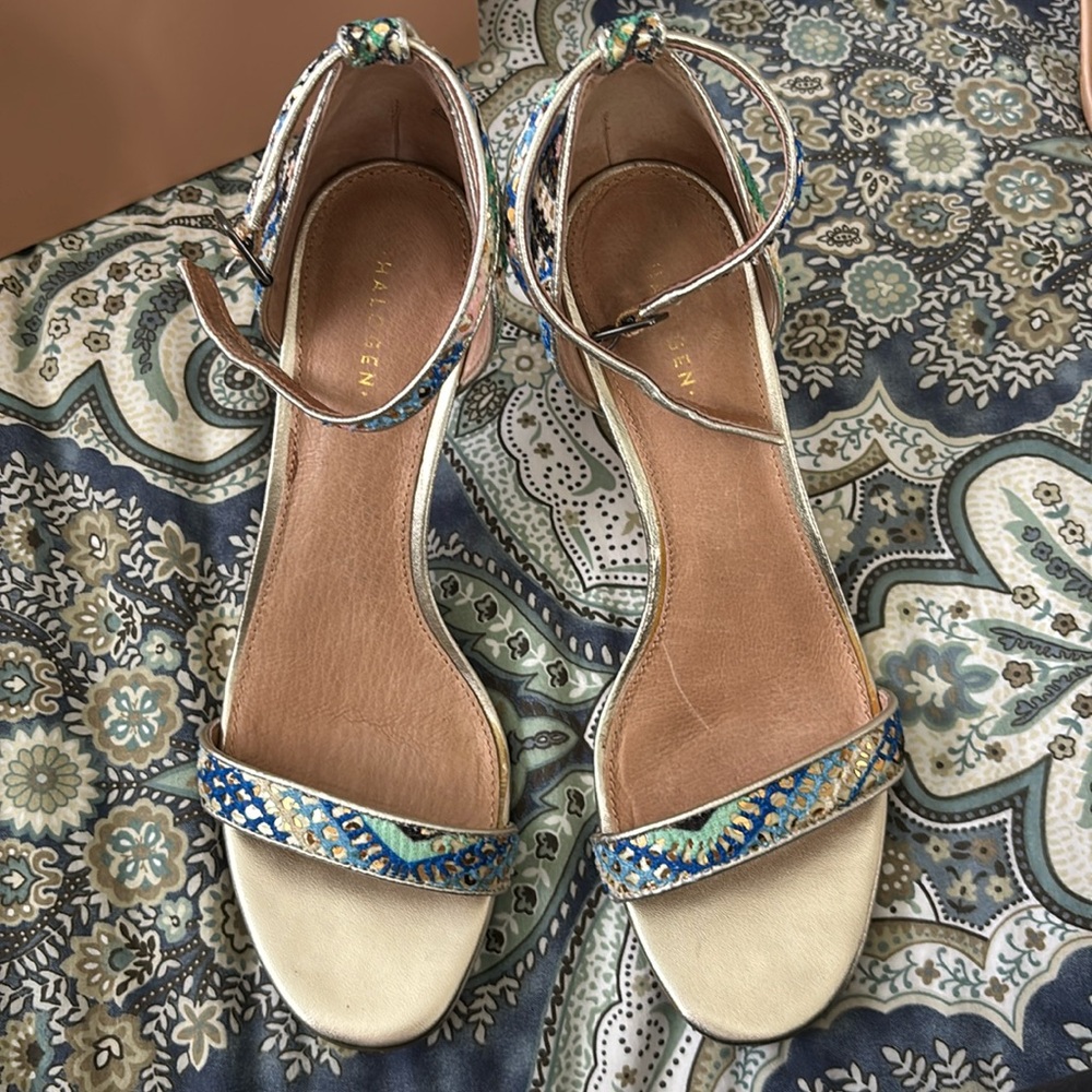 Halogen gold, blue and green shoe